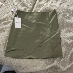 Aritizia Tatiana Skirt in sage green